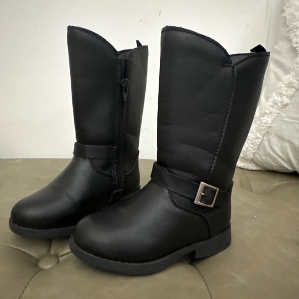 Boots - Picture 4 of 5